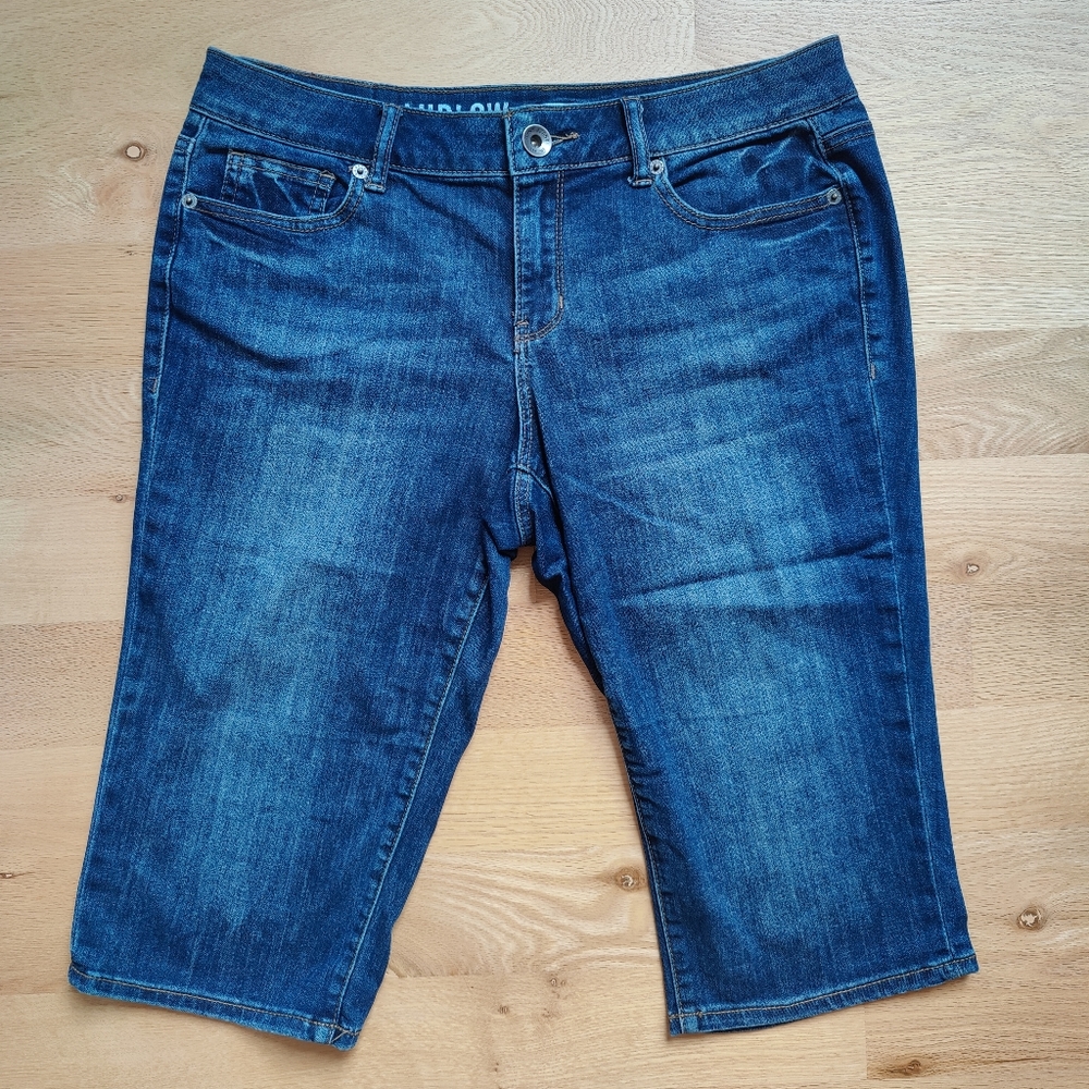 DKNY jean shorts size 10